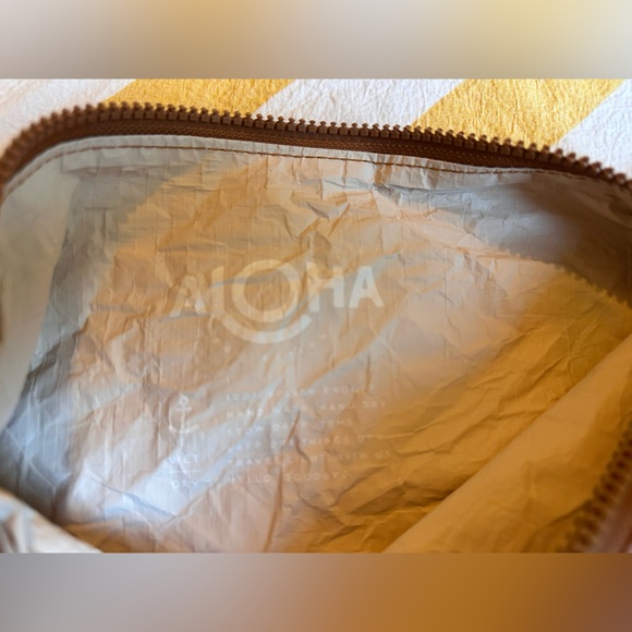 NWT ALOHA MID POUCH BROWN AND WHITE - Picture 2 of 2